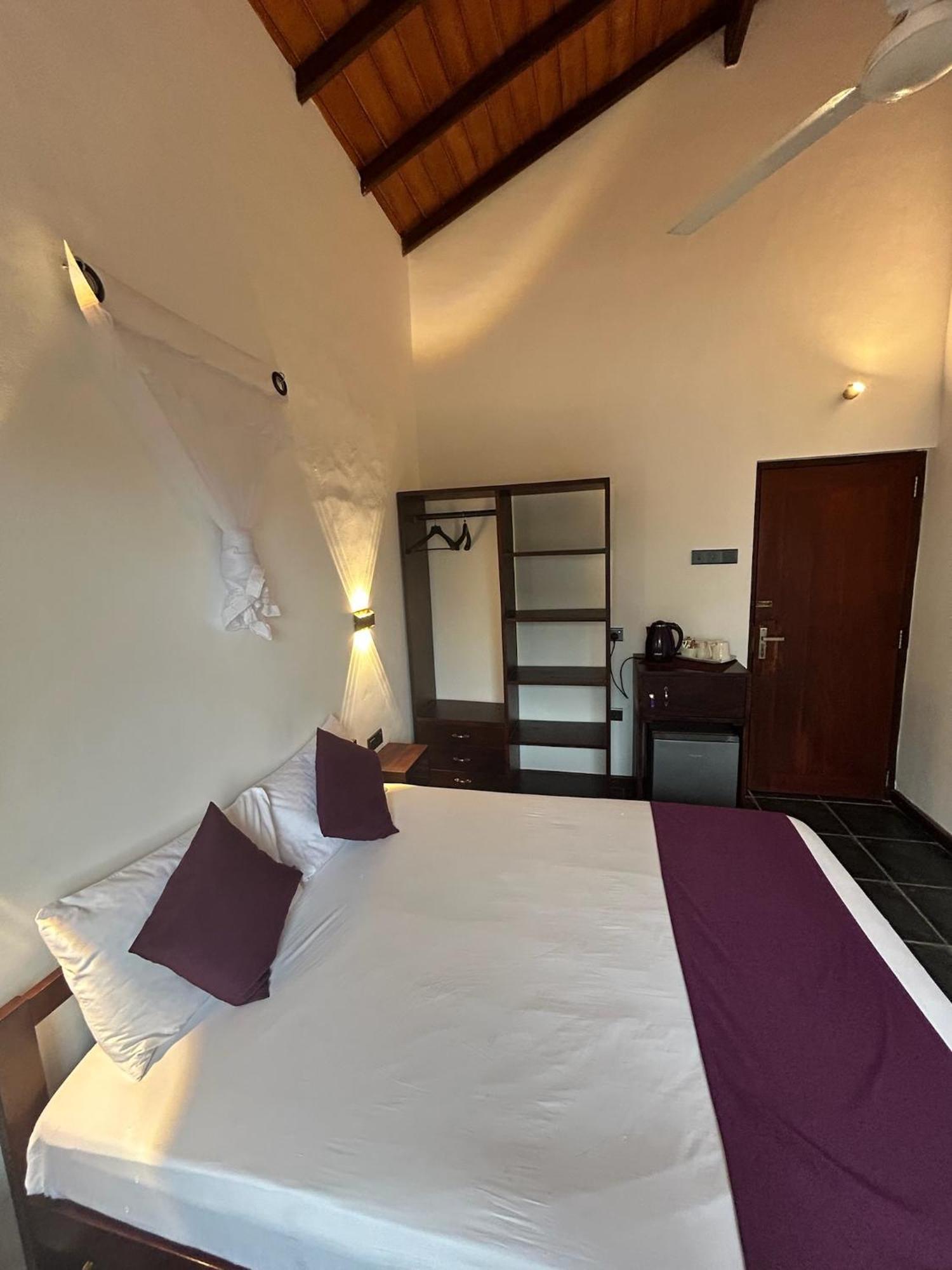 Reef Bungalow Hotel Pamunugama Экстерьер фото