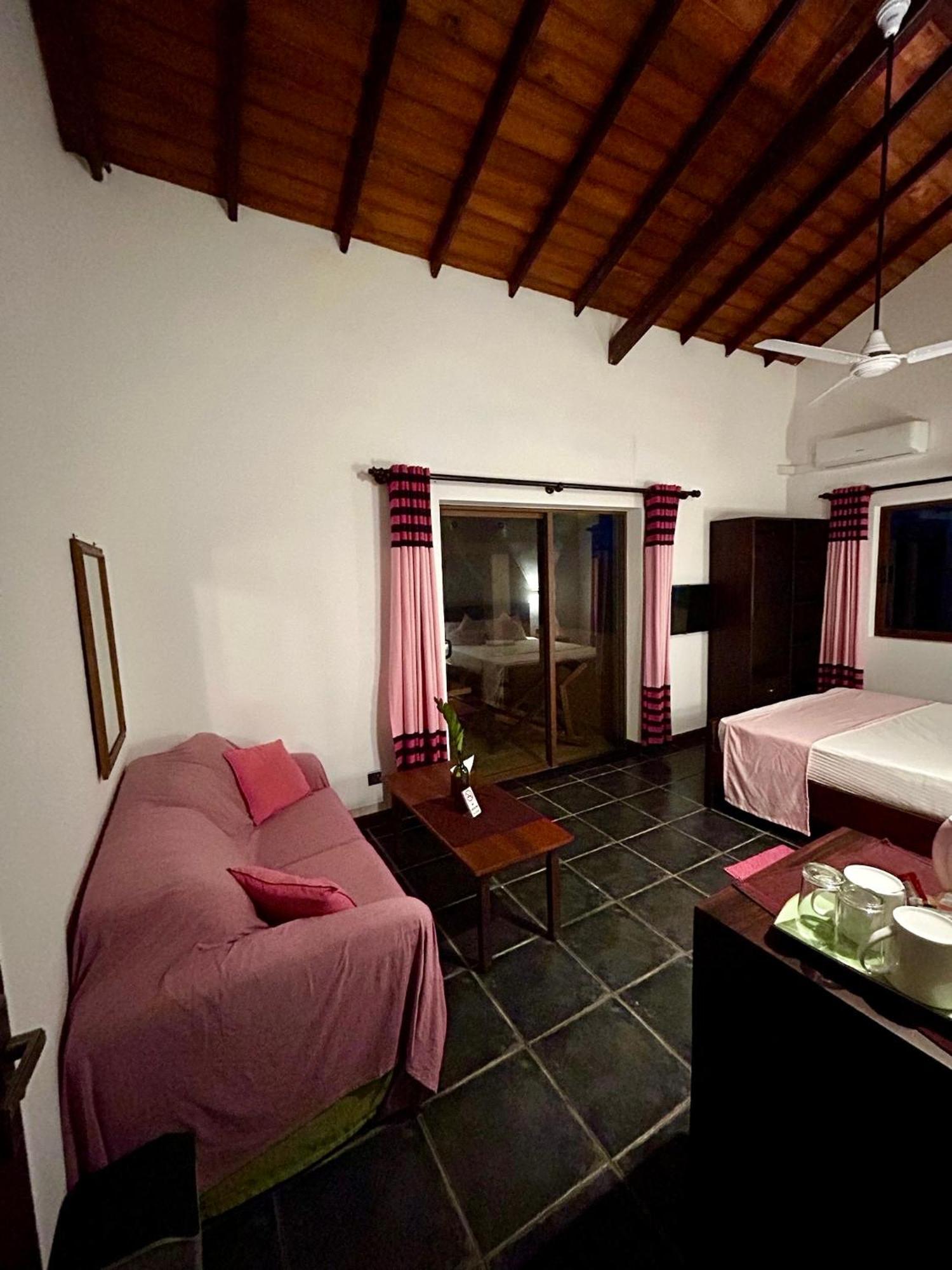 Reef Bungalow Hotel Pamunugama Экстерьер фото