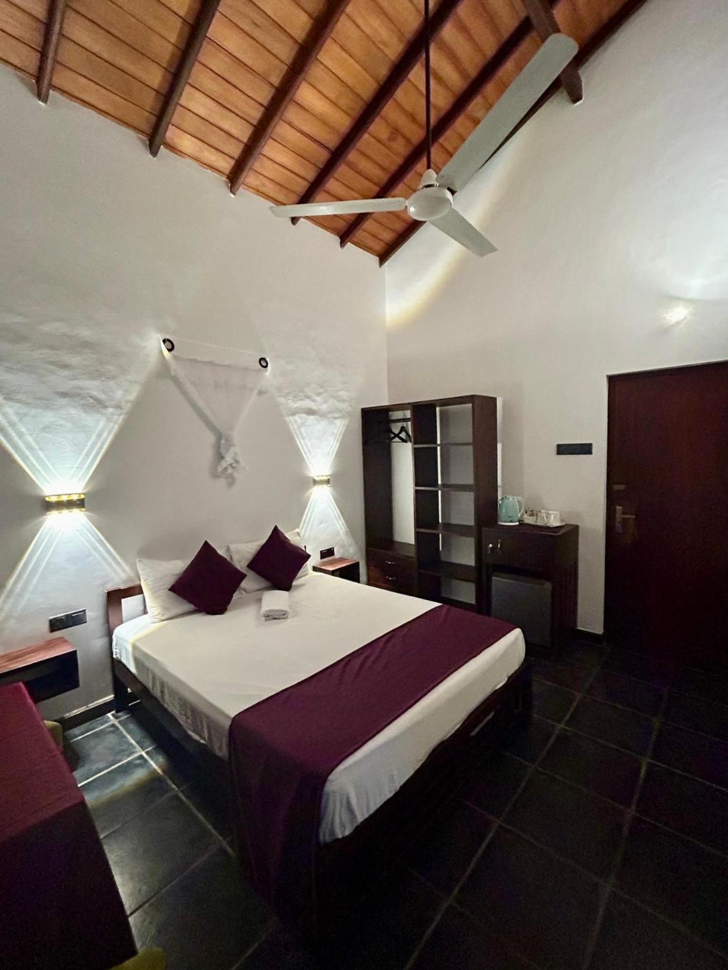 Reef Bungalow Hotel Pamunugama Экстерьер фото