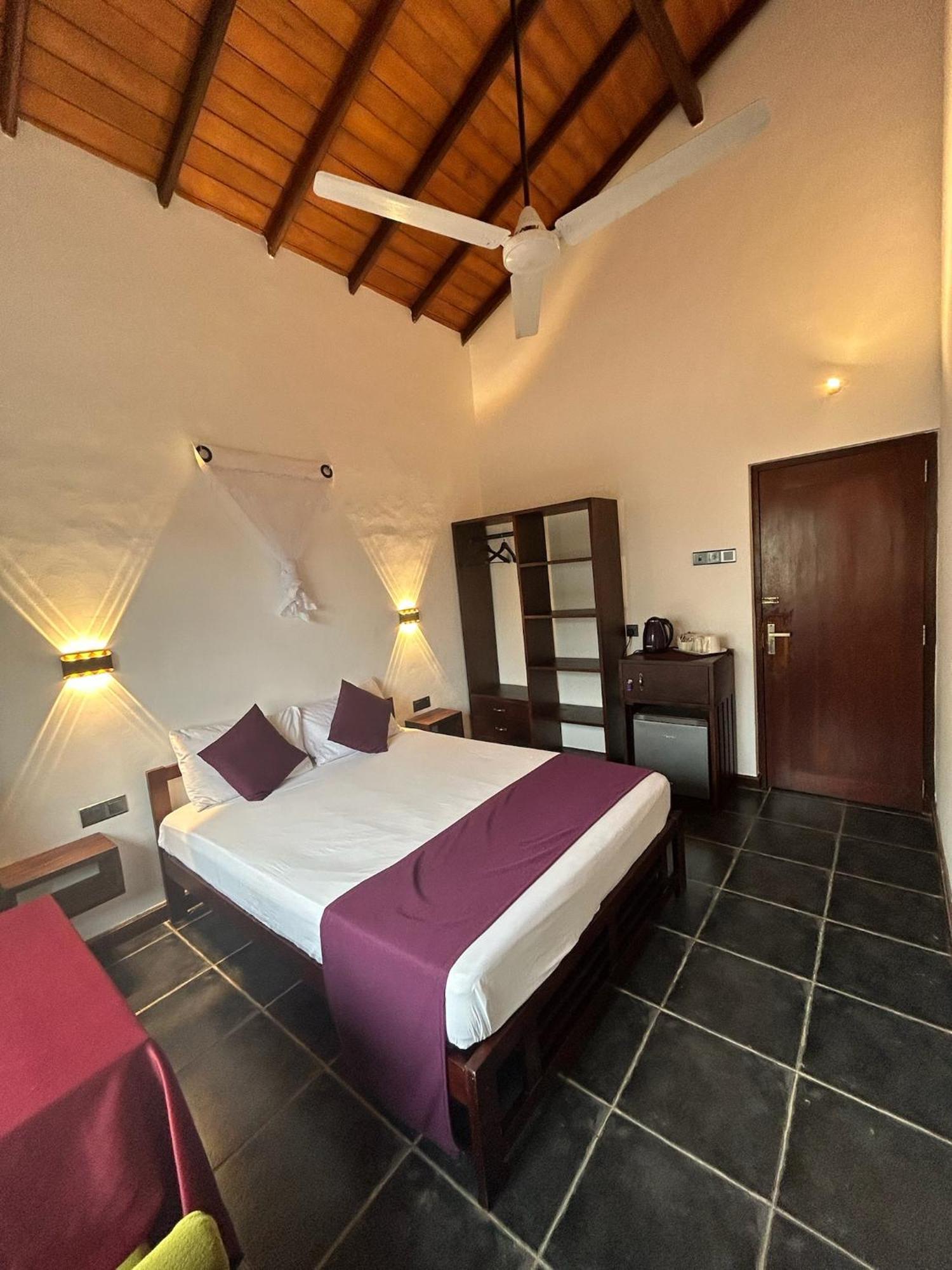 Reef Bungalow Hotel Pamunugama Экстерьер фото